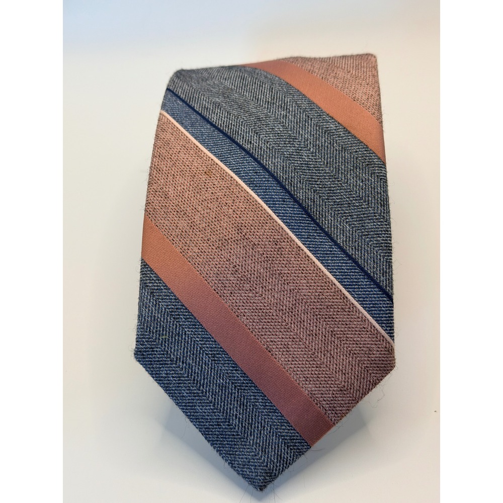 The Bon Marche Mens Silk Blend Herringbone Striped Necktie Blue Pink WPL 2555